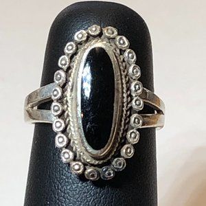 Sterling Ring w Elongated Onyx Gem & Split Shank